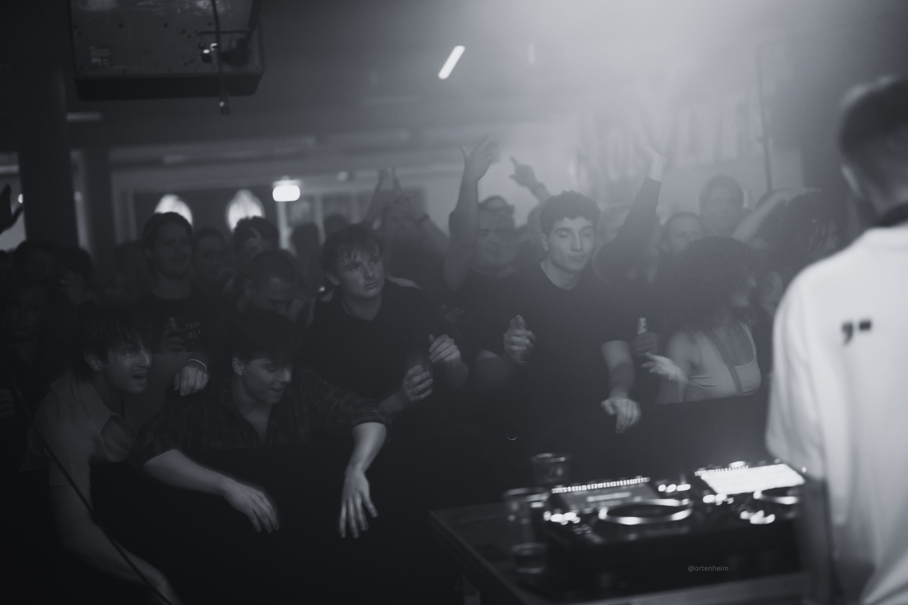 Hovland while performing a set at Dogyard in a white COMMA. signature tee. 