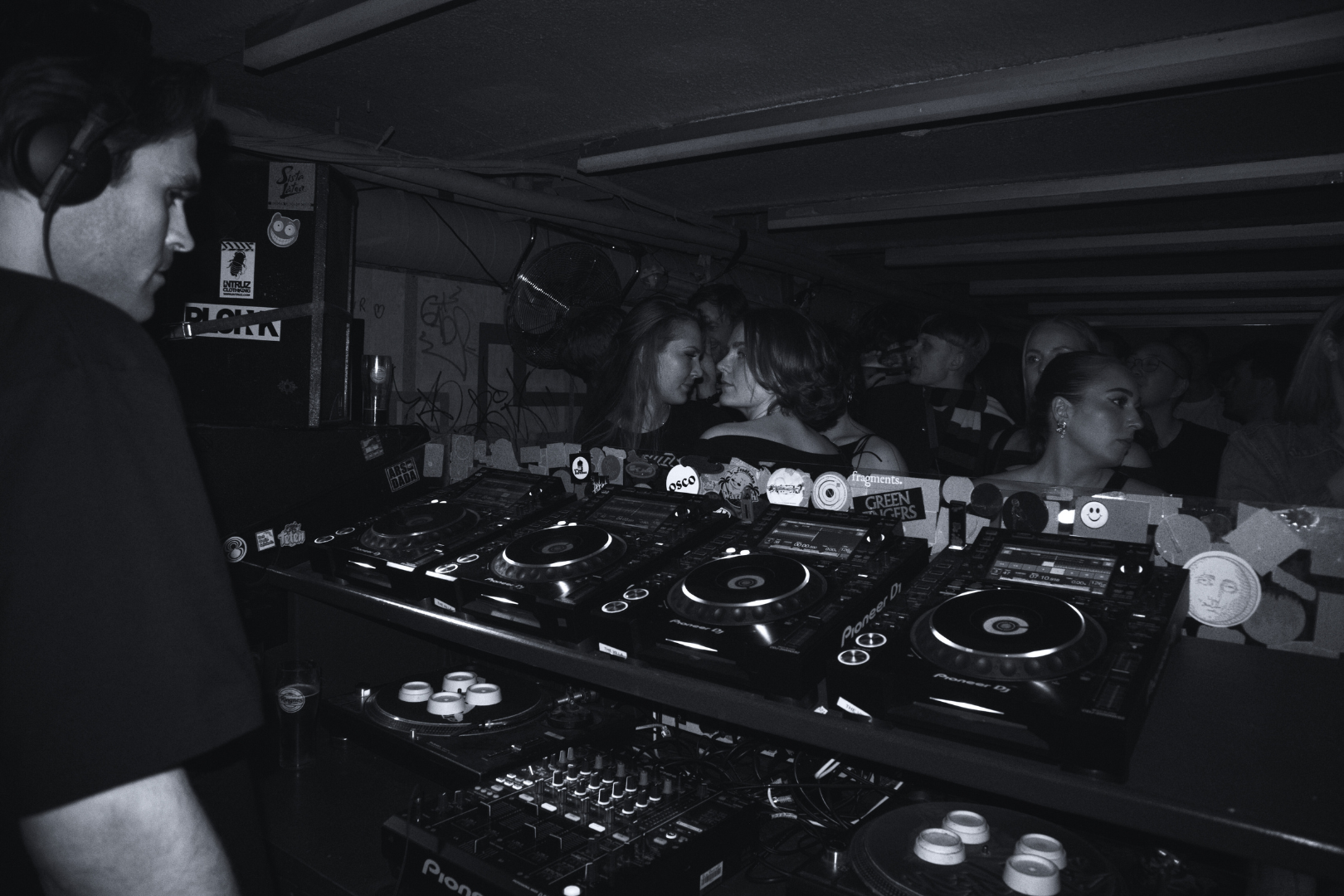 Marensius performing a set at The Villa Dancing